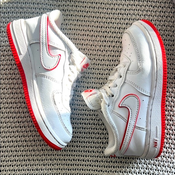 Nike Air Force 1 Kids White and Red Sneakers - Picture 8 of 9
